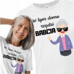 W TYM DOMU RZĄDZI BABCIA- koszulka z nadrukiem - obrazek 2