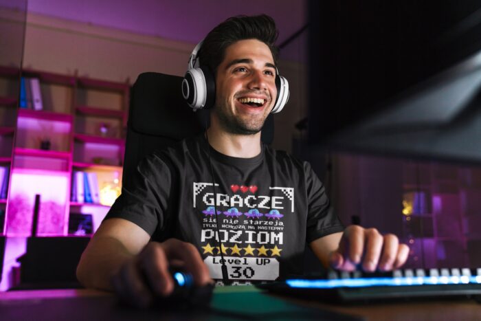 KOLOEJNY POZIOM +dowolny wiek- koszulka z nadrukiem - obrazek 3