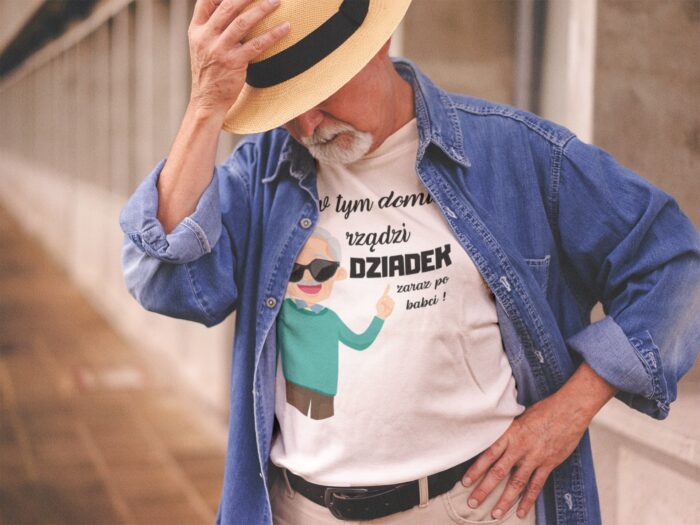 W TYM DOMU RZĄDZI DZIADEK zaraz po babci- koszulka z nadrukiem - obrazek 5