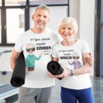 W TYM DOMU RZĄDZI DZIADEK zaraz po babci- koszulka z nadrukiem - obrazek 3